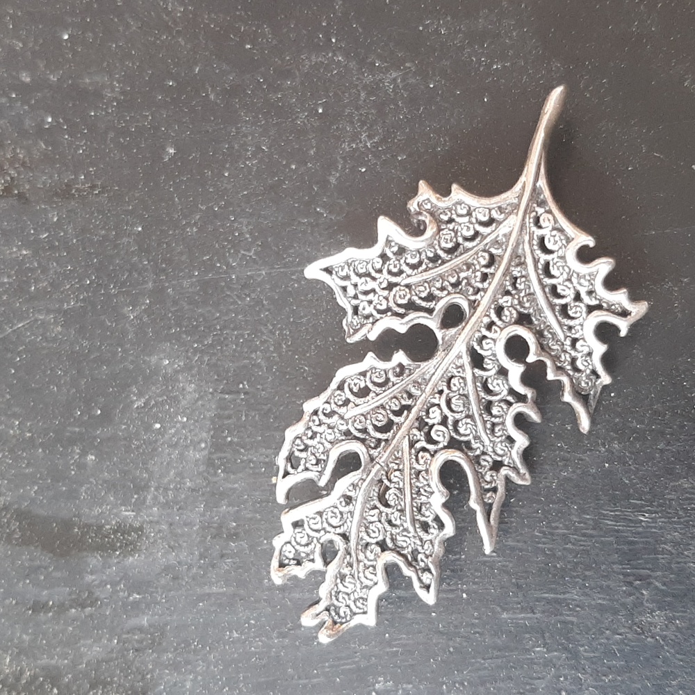 BEAU sterling silver Art Deco leaf brooch